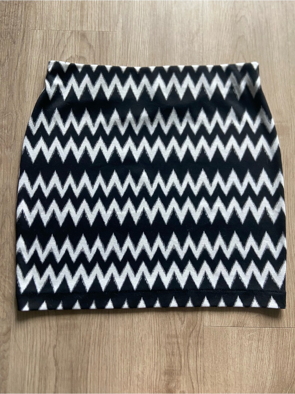 H&M Black & White Chevron Body Con Skirt